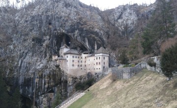 Château de Predjama en Slovénie